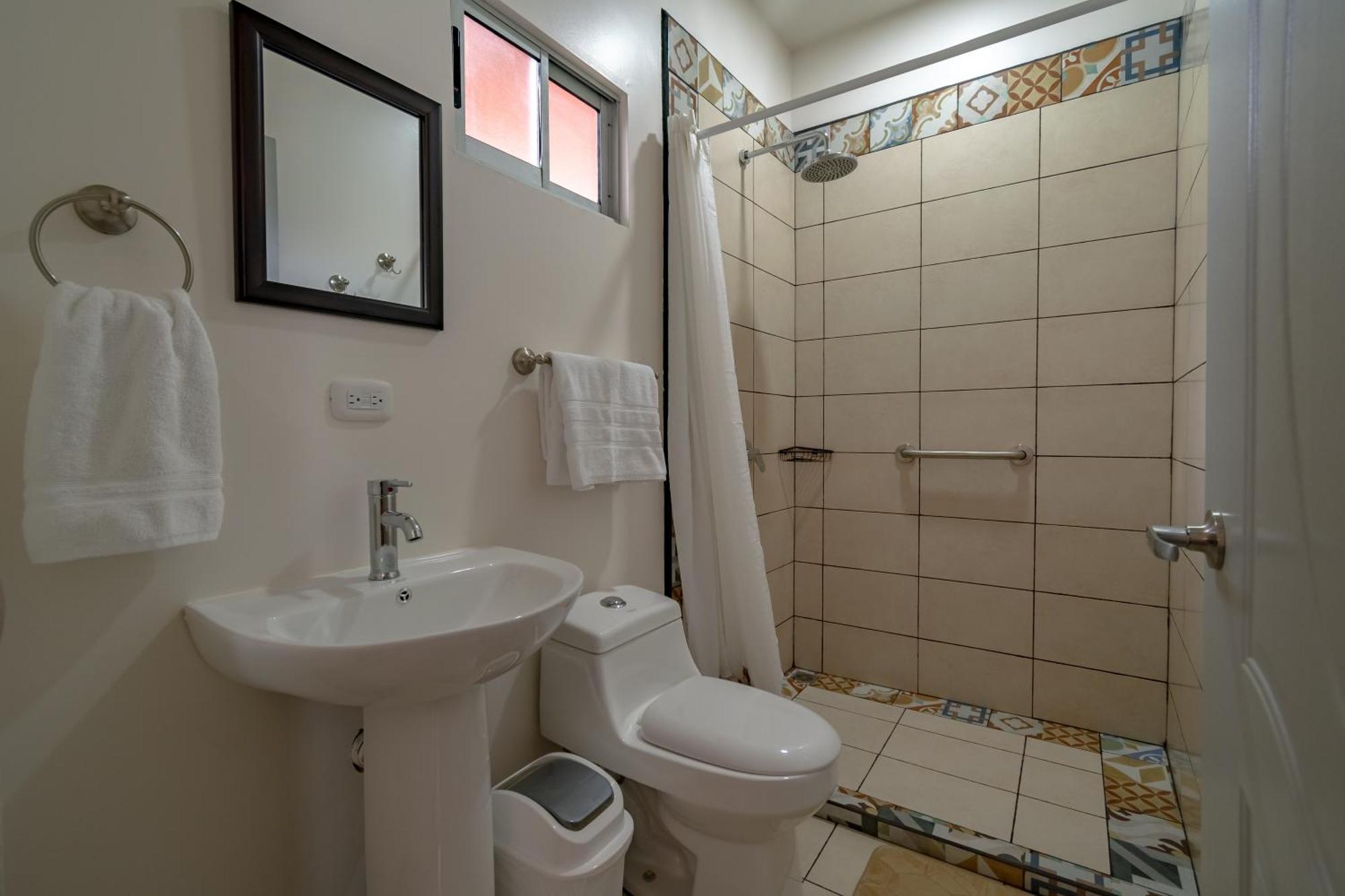 Alice Y Juancito Boutique Hotel Alajuela Room photo